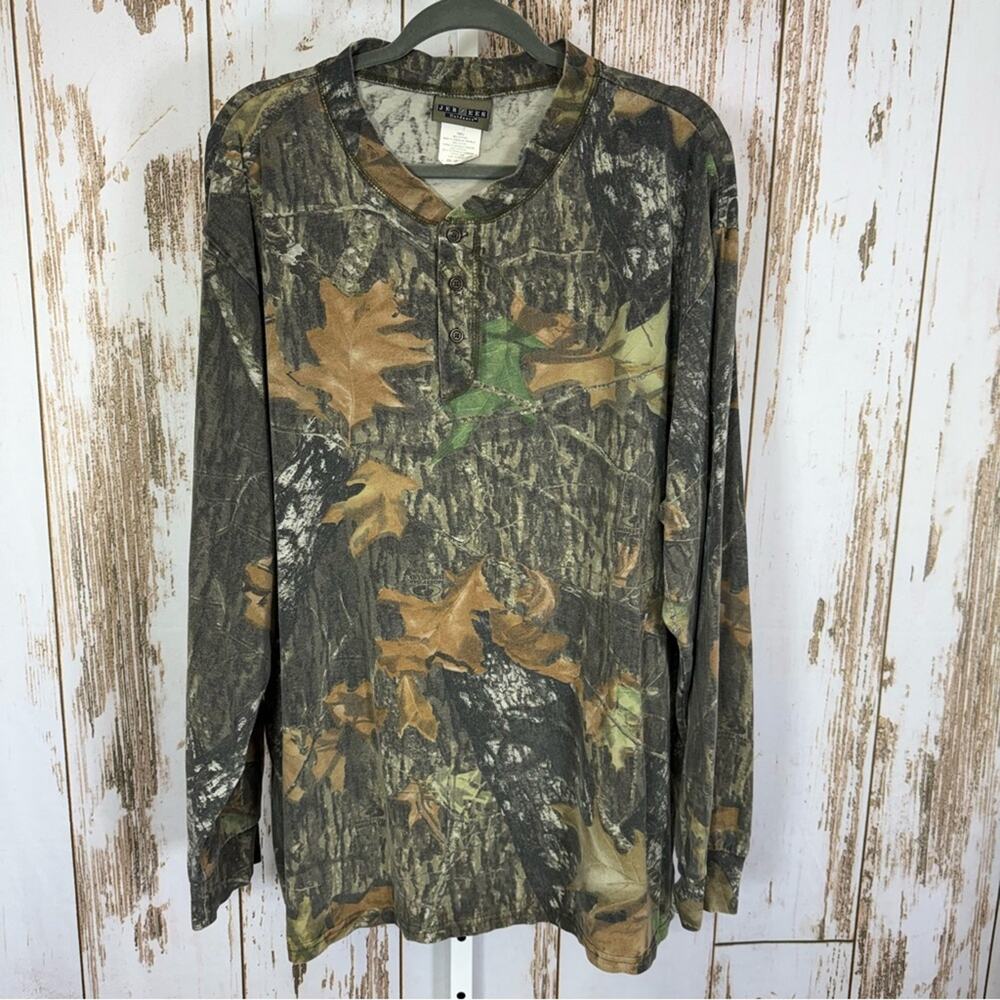 Jerzees Camouflage Long Sleeve Shirt. Size 2XL. In excellent condition!